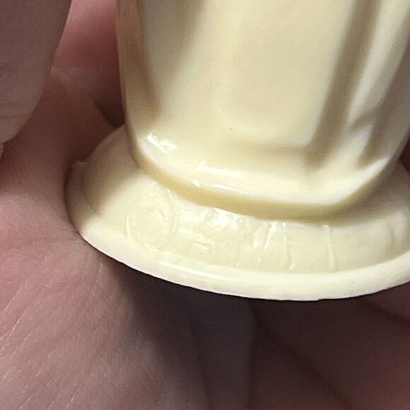 Vintage White Bishop E.S. Lowe Plastic Chess Piece 1 Replacement Part ONLY READ - Picture 3 of 12